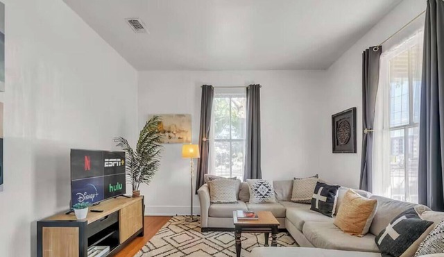 Historic N Campus Stay w Modern Comfort, Mins to DT Nightlife & Local Hotspots!