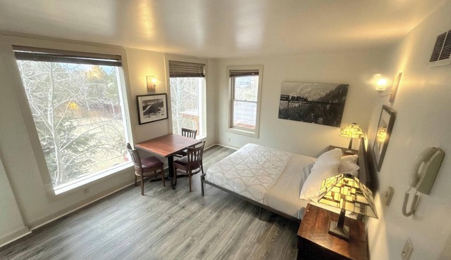 Historic Westcliffe Outpost "The Desperado" Studio