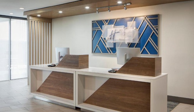 Holiday Inn Express Dallas Market Center by IHG