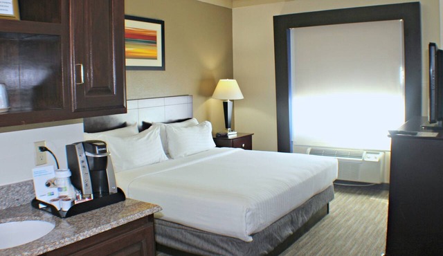 Holiday Inn Express & Suites Plainview by IHG in Plainview