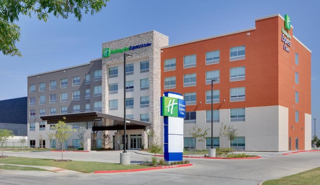 Holiday Inn Express & Suites - Dallas NW HWY - Love Field by IHG