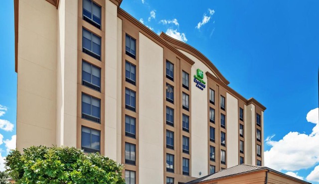 Holiday Inn Express & Suites Houston - Memorial Park Area by IHG