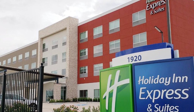 Holiday Inn Express & Suites - Houston IAH - Beltway 8 by IHG