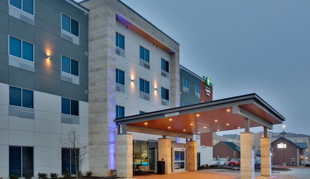 Holiday Inn Express & Suites Plano East - Richardson by IHG