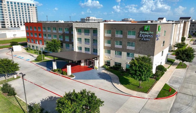Holiday Inn Express & Suites Dallas NW - Farmers Branch by IHG