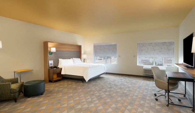 Holiday Inn & Suites Memphis Southeast-Germantown by IHG