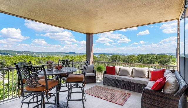 Hollows Villa with Panoramic Lake Views/4 Pools
