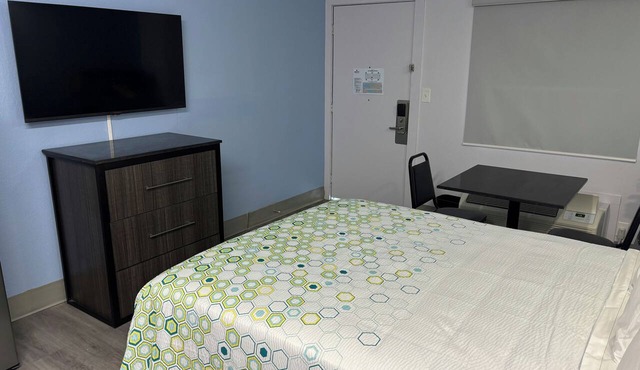 HomeTowne Studios by Red Roof Birmingham - Airport in Birmingham