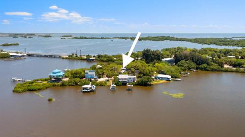 Hook, Wine and Sinker Cottage in Cedar Key