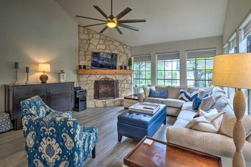 Horseshoe Bay Townhome w/Patio & Outdoor Pool!