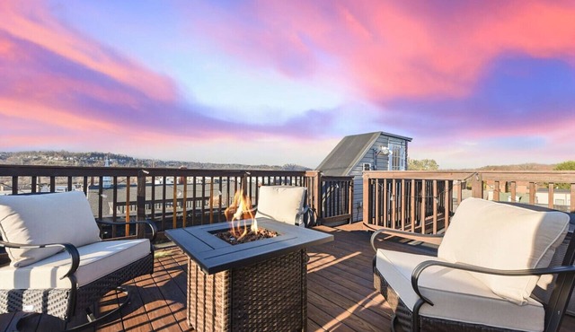 ★ HostWise Stays ★ Fire Pit Evenings & Rooftop Views | Prime Location in Pittsburgh