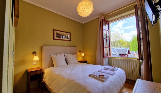 Hotel De L'Abbaye in Longpont