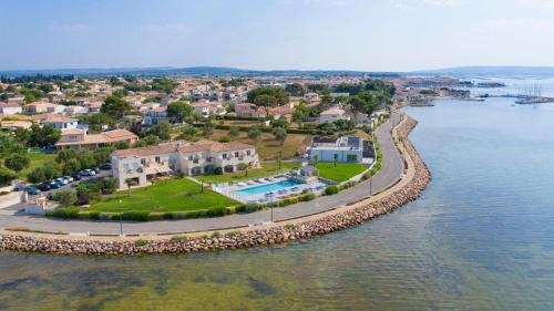 Hotel De La Pyramide in Mèze