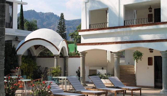 HOTEL MYTHOS
