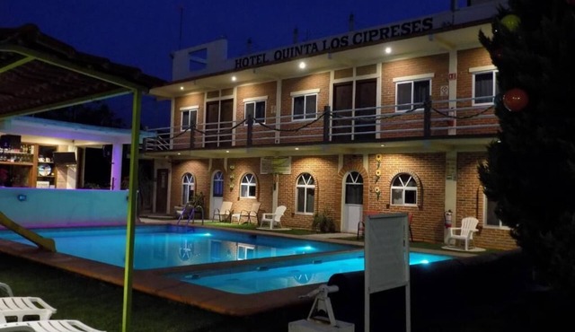 hotel y cabañas quinta los cipreses