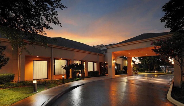 HOU Airport King Studio w/Pool, Gym