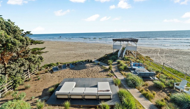 Iconic Mid-Century Modern Beach House on the Pacific Ocean - Sleeps 10