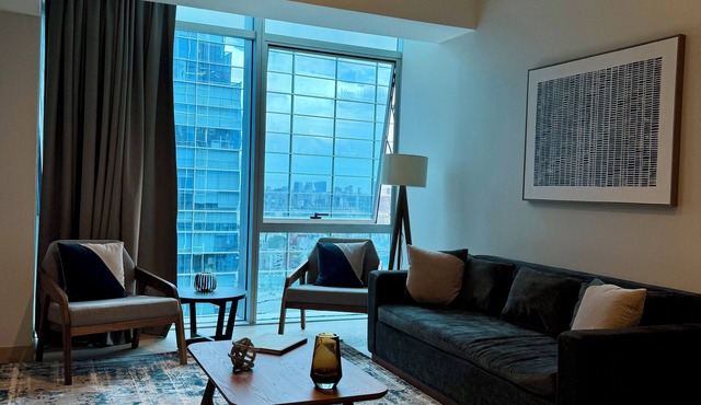IKan Hub | Select Skyline Suite Near WTC Share Sabe