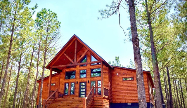 INNER PEACE Lux Cabin: XL Hot Tub 2Firplaces - The Perfect Getaway!