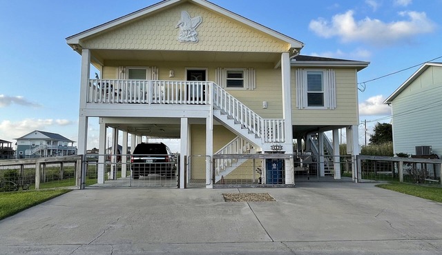 Intercoastal water view! Pet Friendly! Free WIFI!