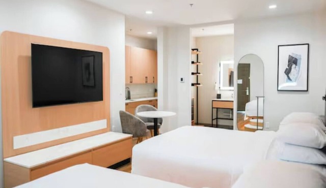 Inviting King Room w/Balcony – Explore Port A Beaches & Restaurants - 1.5 miles