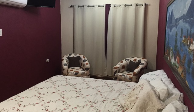 It is a beautiful place includes hot water cable tv WiFi smart tv in each room