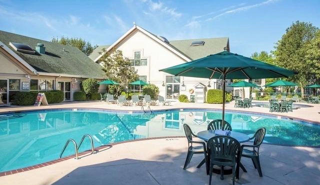 Jacuzzi + Fireplace in Getaway Minutes from Hiking & Local Hotspots | 3 Units
