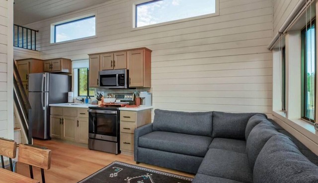 Juniper Cabin - Park Model Sleeps up to 8