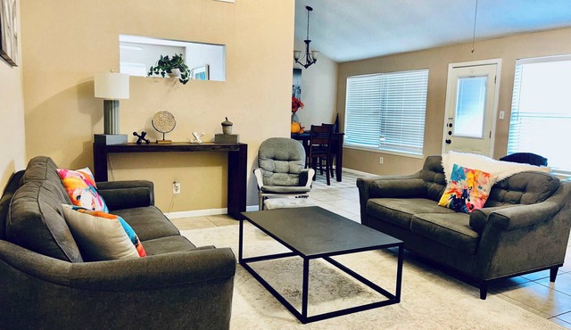 Katy Hideaway - Charming 3 BDR!