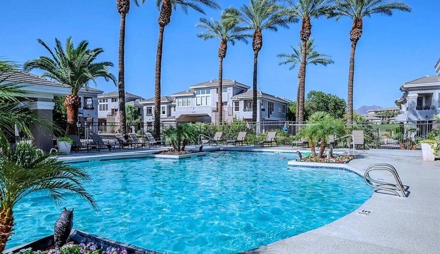 Kierland Luxury|Pets|Pool|HotTub|Greenside 9 ~ Pet Friendly ~ Golf Retreat