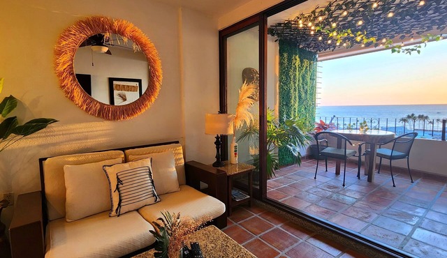 King BR w/Private OCEAN VIEW Balcony●Sunsets●Steps to Beach & Malecon●Safe Loc