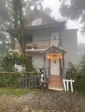 La Casona entre el Bosque
