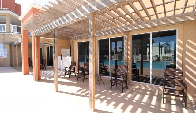 La Isla Condominiums by Cheap Getaway