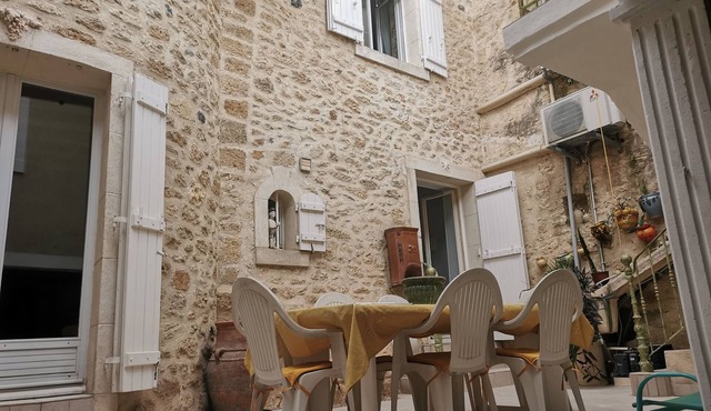 LA Maison DE Choubaka in Alignan-du-Vent