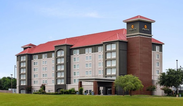 La Quinta by Wyndham Arlington North 6 Flags Dr