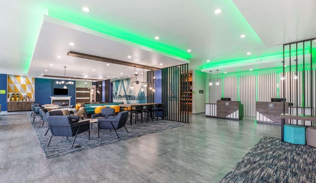 La Quinta Inn & Suites by Wyndham Galveston West Seawall