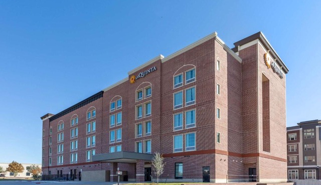 La Quinta Inn & Suites by Wyndham Dallas - Frisco Stadium