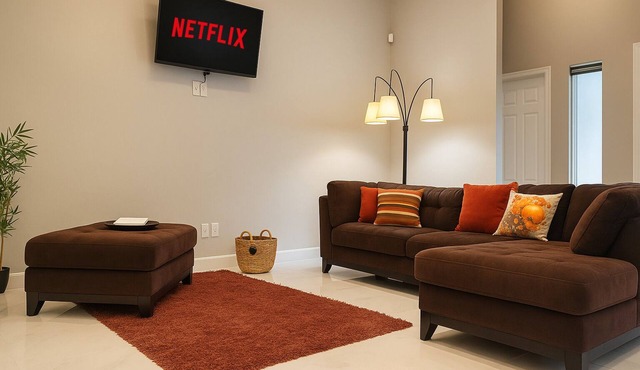 La Serenidad: w'2 King Beds.EV Port.300mbs wifi.Yard Space & Pet Friendly