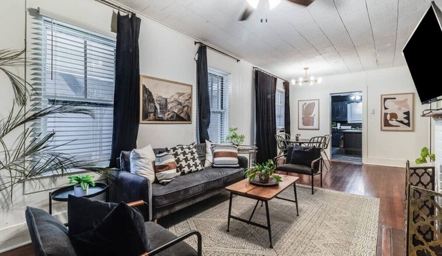 Lafayette Hideaway Private Room with Kitchen & Parking