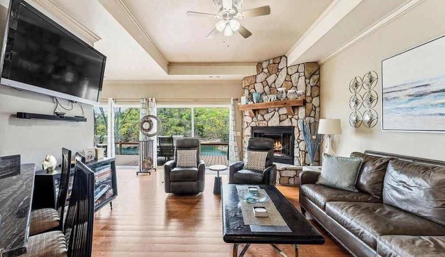 Lake Front, Lake Access, Fire Pit, Pet Friendly