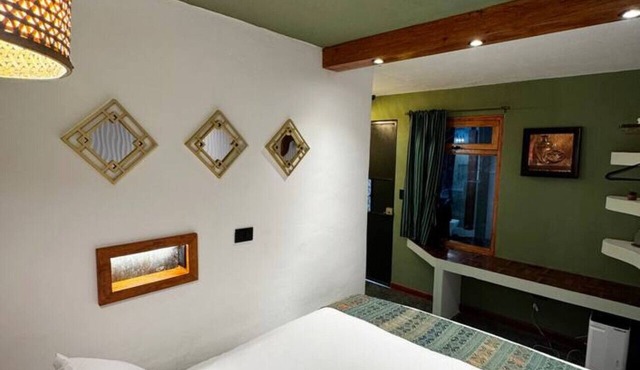 Lake Front Private Room With Pool, Jacuzzi & Sauna
