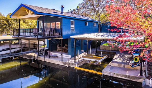 Lake LBJ Waterfront Getaway Newly Remodeled Boat Slip Kayaks & Paddleboards