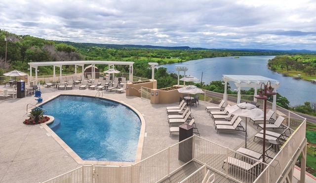 Lake Marble Falls 2 Bed/2 Bath Condo ~ Pools