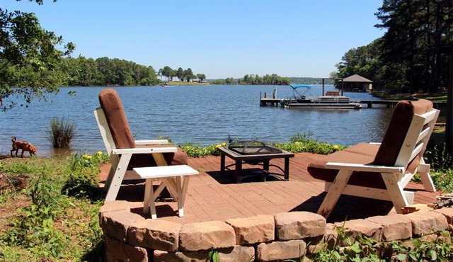 Lake Palestine Family Getaway w/Waterfront Deck