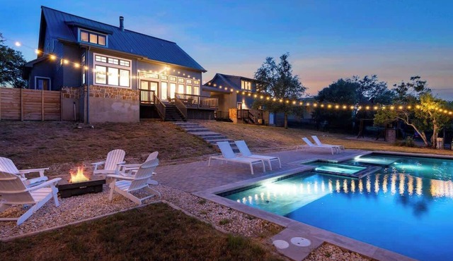 Lake Park House: Luxury Retreat Sleeps 23 w/Pool