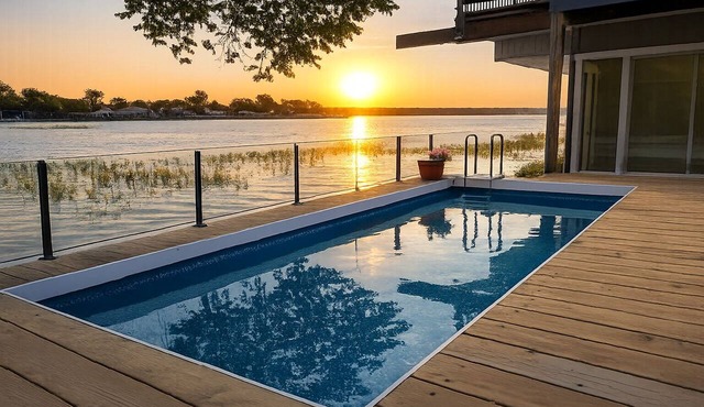 LakeFront, 10 Bed, 8 bath, Pool, Treehouse, Hottub, GameRoom,Largest STR in DFW