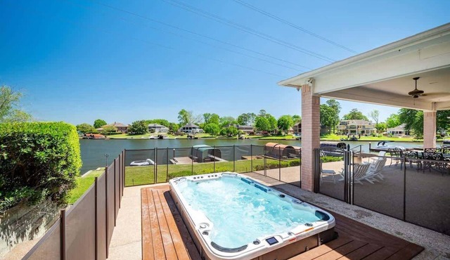 Lakefront House with Huge Swim Spa