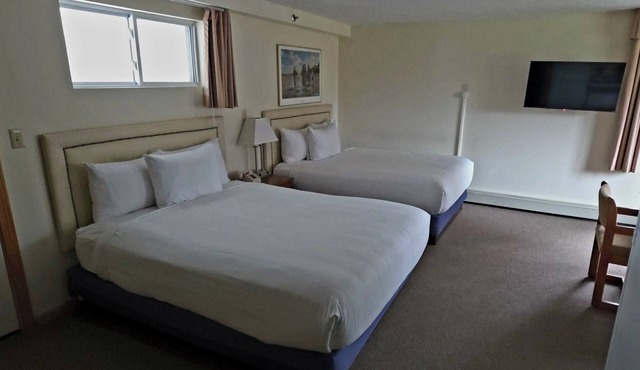 Lakefront Studios w/Kayaks, Kitchen & WiFi at Wilson Lake Inn in Wilton