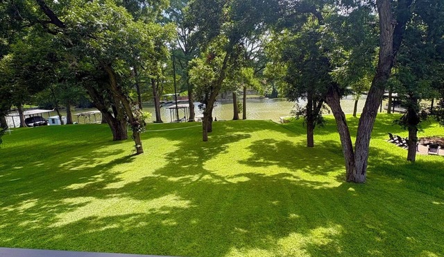 Lakehouse 3BR Retreat –Kayaks, Paddleboards, Floating Dock, PingPong, Volleyball