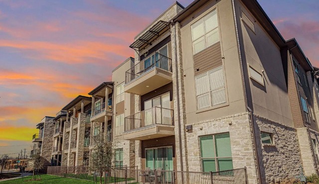 Landing | Amazing 1BD, Pool, Gym